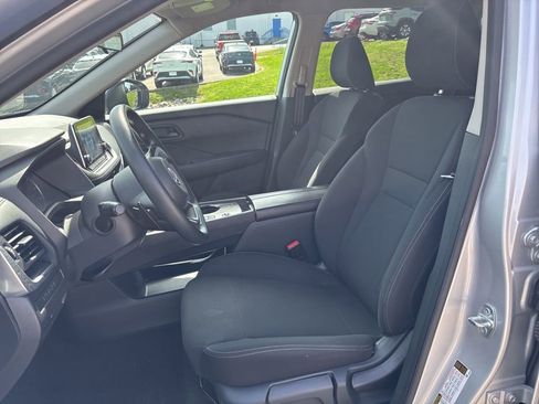 Used 2024 Nissan Rogue S image 6