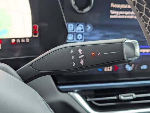 New 2025 Chevrolet Equinox EV LT image 17