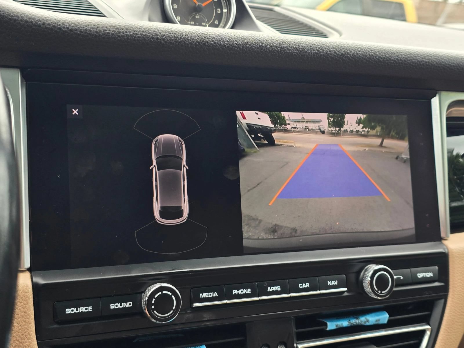 Used 2019 Porsche Macan AWD/4WD image 32