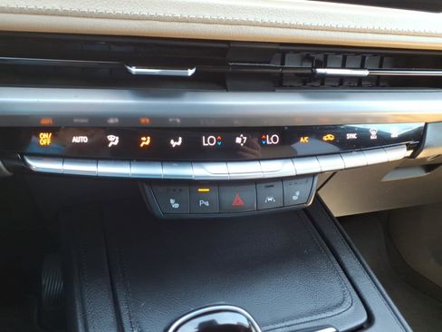 Used 2024 Cadillac XT4 Luxury AWD/4WD image 10