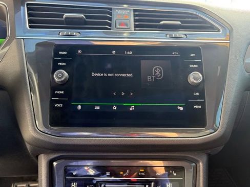 Used 2022 Volkswagen Tiguan SE R-Line image 15