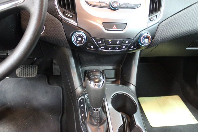 Used 2018 Chevrolet Cruze LT w/ LT Convenience Package FWD image 20