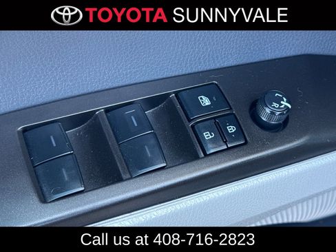 Certified 2022 Toyota Camry SE image 17