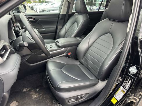 Used 2024 Toyota Highlander XLE image 22