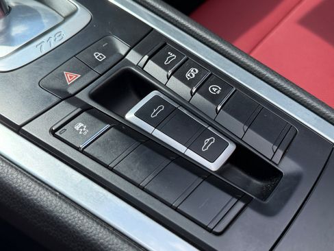 Certified 2025 Porsche 718 Boxster RWD image 21