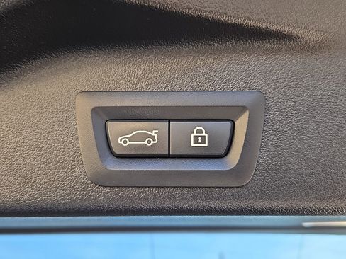 Used 2022 BMW X5 xDrive40i w/ M Sport Package image 29