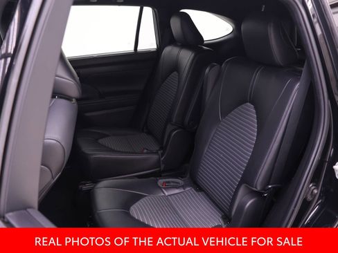 Used 2022 Toyota Highlander XSE FWD image 9