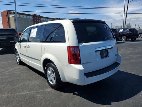 Used 2010 Dodge Grand Caravan SXT image 2