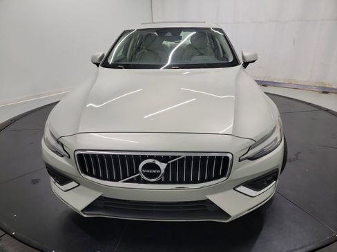 Used 2019 Volvo S60 T5 Inscription image 2
