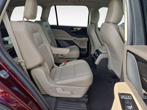 Used 2022 Lincoln Aviator AWD w/ Premium Package image 31