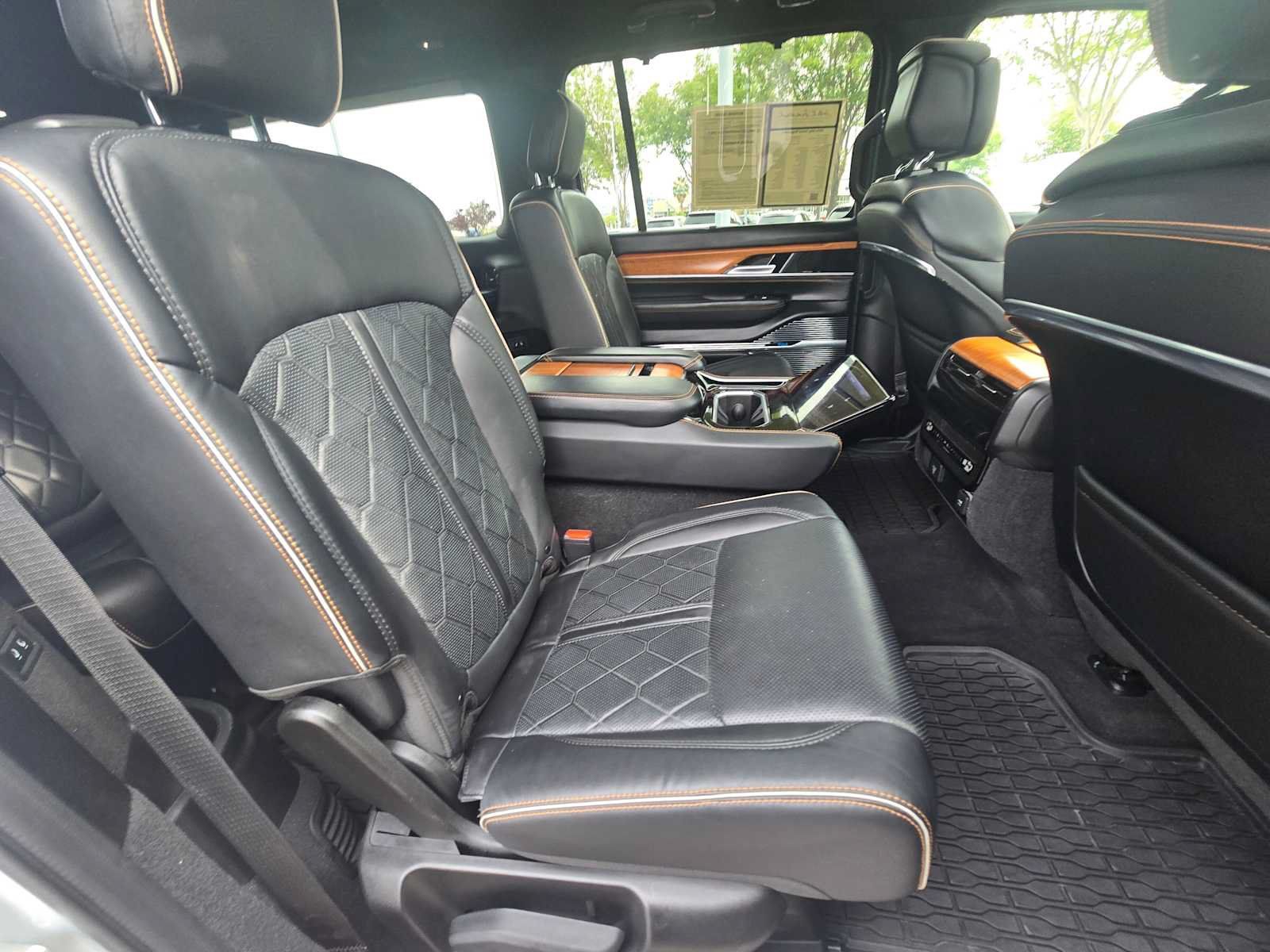 Used 2024 Jeep Grand Wagoneer L Series III AWD/4WD image 15