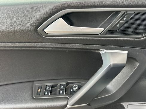 Used 2020 Volkswagen Tiguan SEL image 8