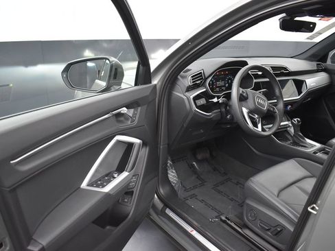 Used 2025 Audi Q3 2.0T Premium w/ Convenience Package AWD/4WD image 5