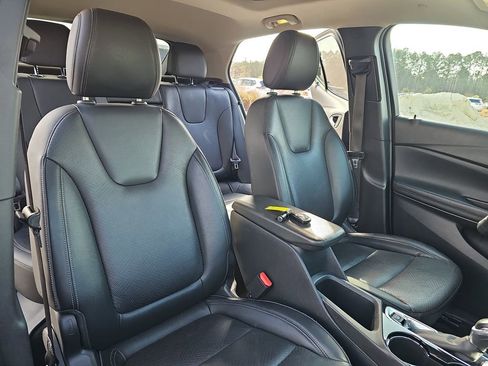 Used 2023 Buick Encore GX Essence w/ Experience Buick Package image 12