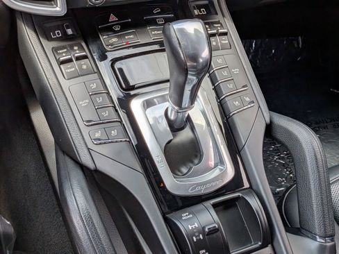 Used 2017 Porsche Cayenne Platinum Edition AWD/4WD image 22