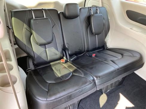 Used 2023 Chrysler Pacifica Touring-L FWD image 29