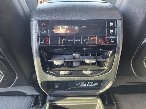 Used 2024 Jeep Grand Cherokee L Limited w/ Luxury Tech Group II AWD/4WD image 13