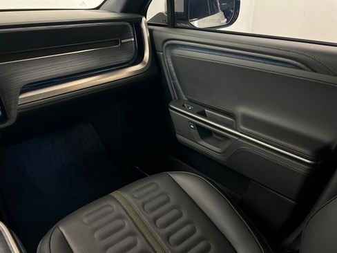 Used 2025 Rivian R1S Adventure Dual AWD/4WD image 10