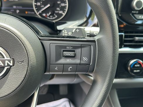 Used 2022 Nissan Pathfinder S image 16