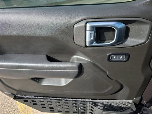 Used 2025 Jeep Wrangler Sport image 23