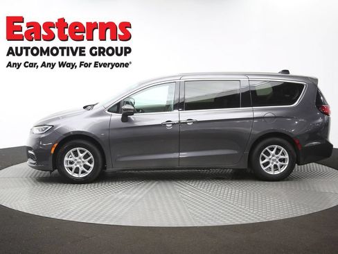 Used 2023 Chrysler Pacifica Touring-L FWD image 61
