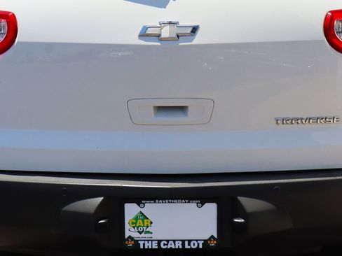 Used 2012 Chevrolet Traverse LT FWD image 21