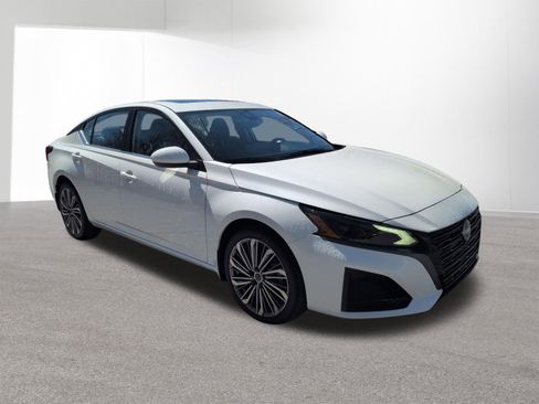 New 2026 Nissan Altima 2.5 SV AWD/4WD image 3