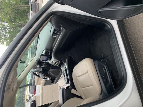 Used 2021 Ford Explorer XLT w/ Equipment Group 202A AWD/4WD image 12