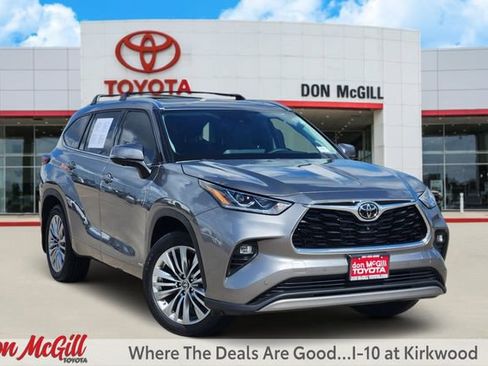 Certified 2025 Toyota Highlander Platinum AWD/4WD image 1