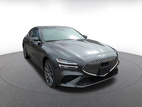Used 2025 Genesis G70 2.5T image 3