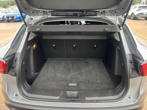 Used 2025 Chevrolet Trax LT FWD image 29