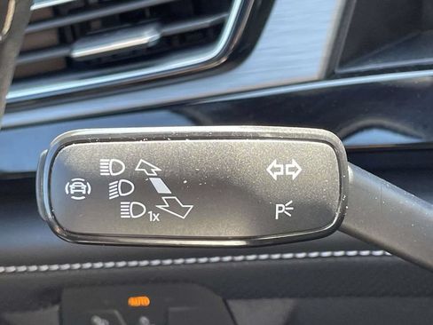 Used 2025 Volkswagen Atlas Cross Sport SE FWD image 31