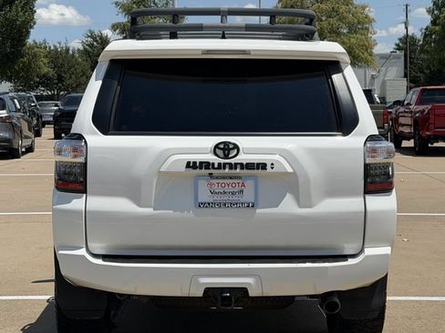 Used 2022 Toyota 4Runner SR5 AWD/4WD image 5