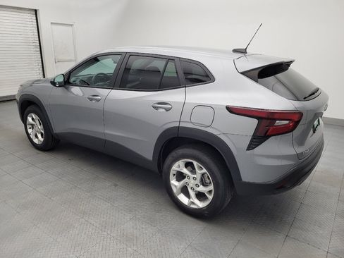 Used 2024 Chevrolet Trax LS w/ LS Convenience Package FWD image 3