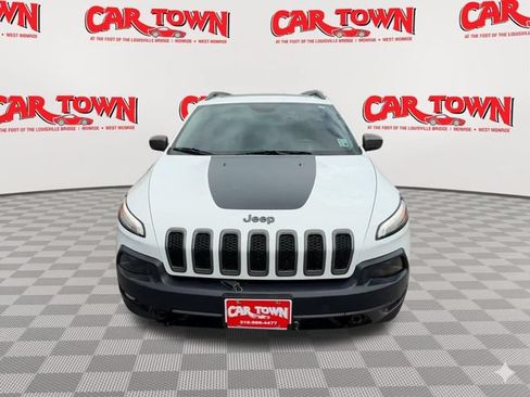 Used 2016 Jeep Cherokee Trailhawk w/ Comfort/Convenience Group AWD/4WD image 3
