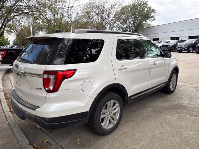 Used 2018 Ford Explorer XLT AWD/4WD image 6