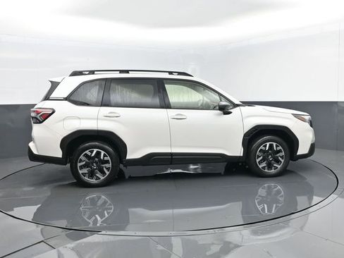Used 2025 Subaru Forester Premium image 4