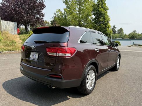 Used 2017 Kia Sorento AWD image 5