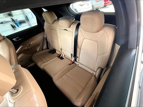 Used 2022 Porsche Cayenne Platinum Edition AWD/4WD image 36