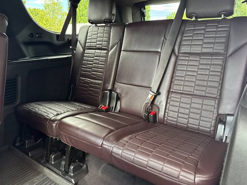 Certified 2022 Cadillac Escalade ESV Sport Platinum AWD/4WD image 18