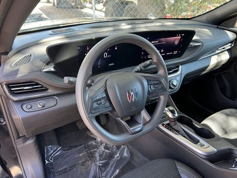 Used 2025 Buick Envista Preferred image 31
