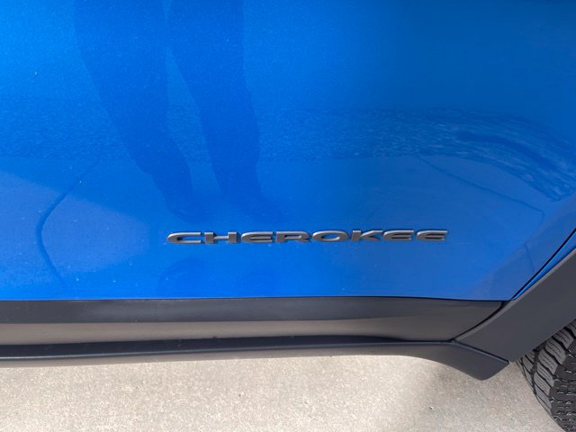 Used 2021 Jeep Cherokee Trailhawk w/ Technology Group AWD/4WD image 18