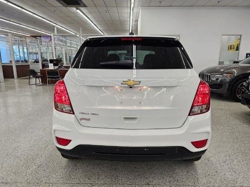 Used 2020 Chevrolet Trax LS w/ Tint and Cruise Package AWD/4WD image 5