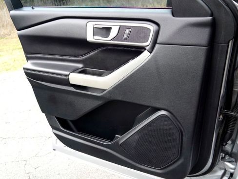 Used 2021 Ford Explorer XLT image 21