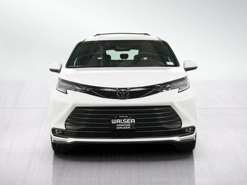 Used 2026 Toyota Sienna XLE Woodland Edition AWD/4WD image 8