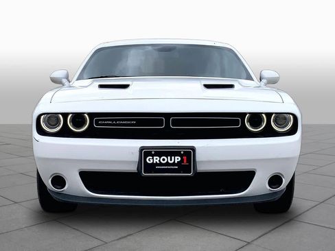 Used 2018 Dodge Challenger SXT image 3