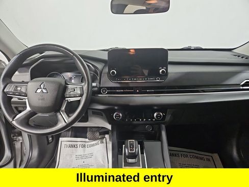 Used 2023 Mitsubishi Outlander SE image 12