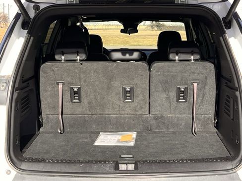 Used 2025 Chevrolet Traverse LT image 35