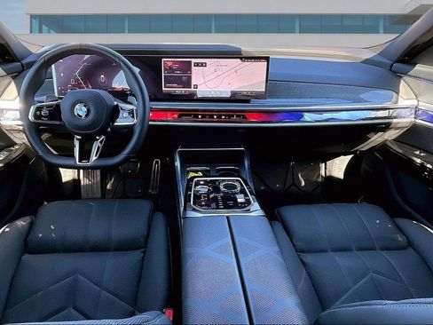 Used 2025 BMW 760i xDrive w/ Premium Package AWD/4WD image 7