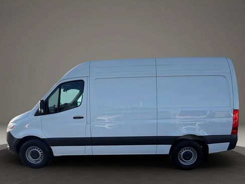 Used 2025 Mercedes-Benz Sprinter 2500 image 3